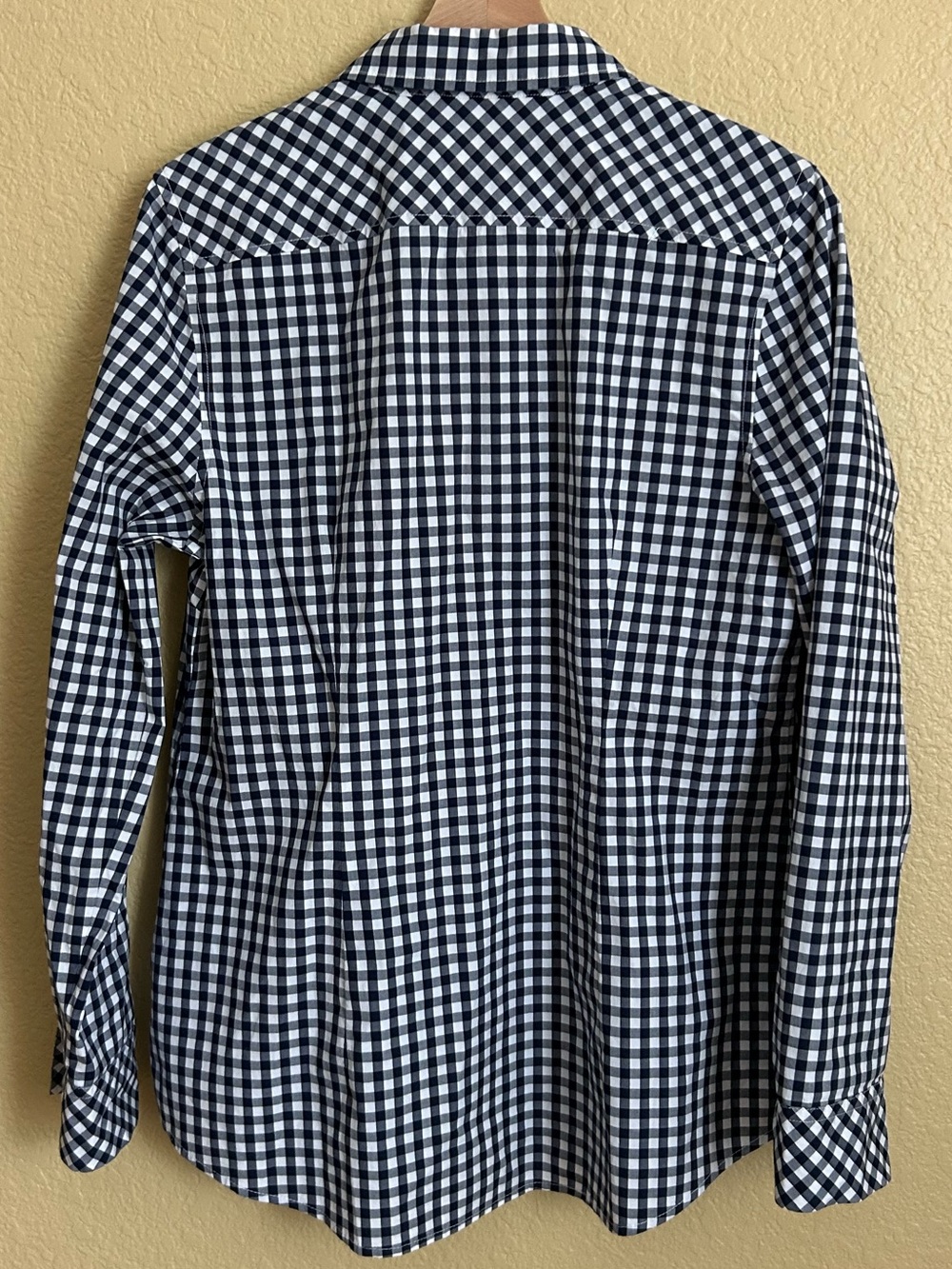 Vineyard Vines Classic Gingham Long Sleeve Button Down Shirt - Picture 2 of 9